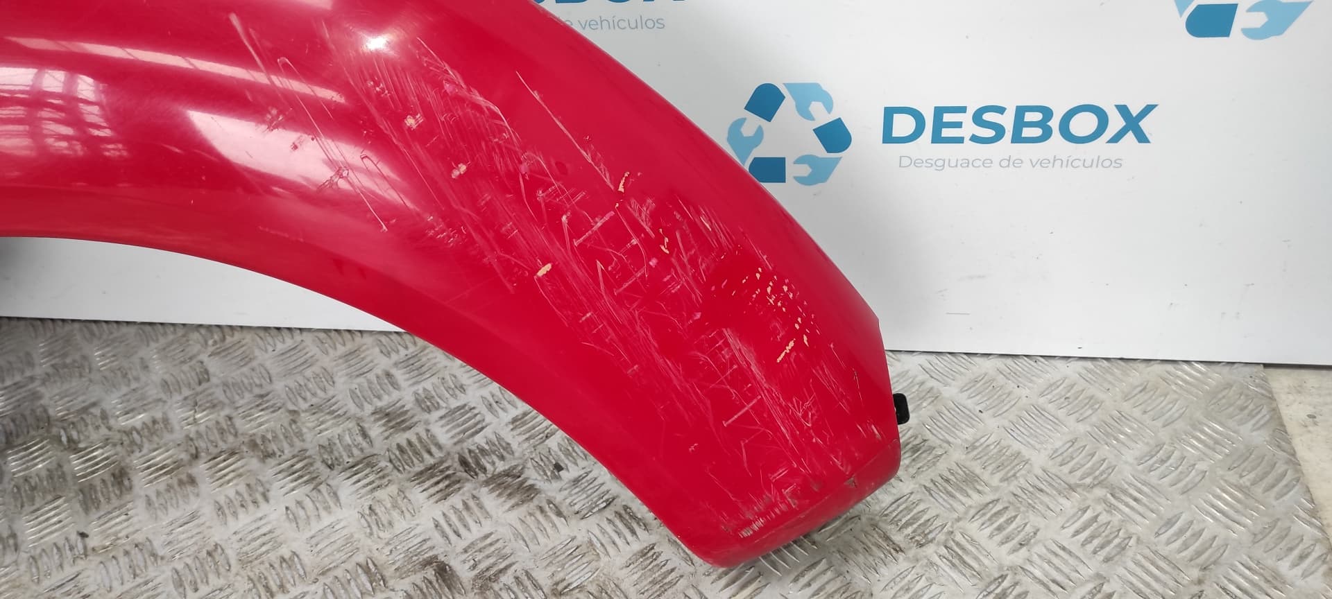 Recambio de ALETA DELANTERA IZQUIERDA para VOLKSWAGEN NEW BEETLE (9C1/1C1) 2.0 AQY referencia OEM IAM    - ROJO 5