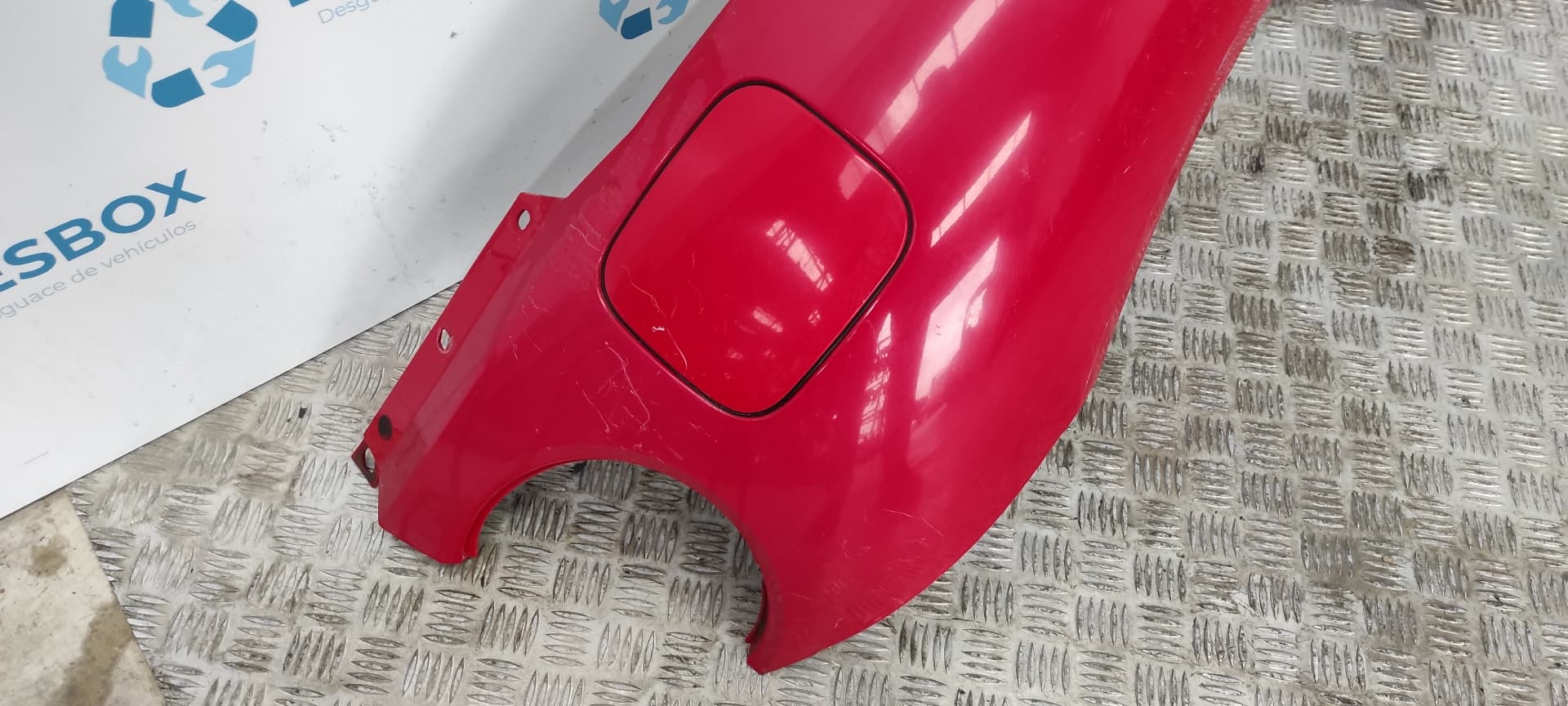 Recambio de ALETIN TRASERO DERECHO para VOLKSWAGEN NEW BEETLE (9C1/1C1) 2.0 AQY referencia OEM IAM    - ROJO 4