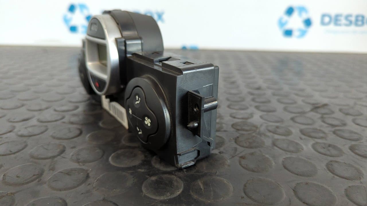 Recambio de MANDO CLIMATIZADOR para RENAULT MEGANE II BERLINA 3P 1.5 dCi Diesel K9KP7 referencia OEM IAM 8200413906   - BLANCO 6
