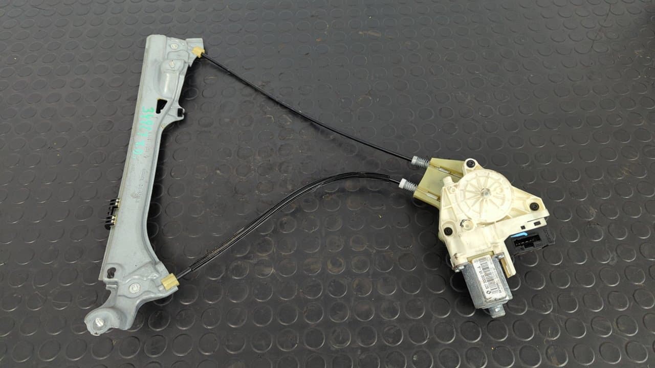 Recambio de ELEVALUNAS TRASERO DERECHO para RENAULT LAGUNA III Authentique M9RG7 referencia OEM IAM 827000001R    - NEGRO