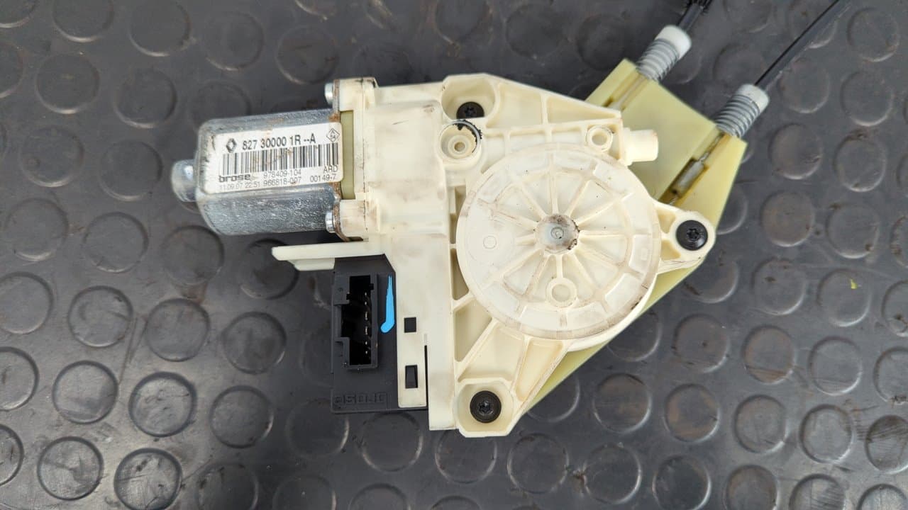 Recambio de ELEVALUNAS TRASERO DERECHO para RENAULT LAGUNA III Authentique M9RG7 referencia OEM IAM 827000001R    - NEGRO 5