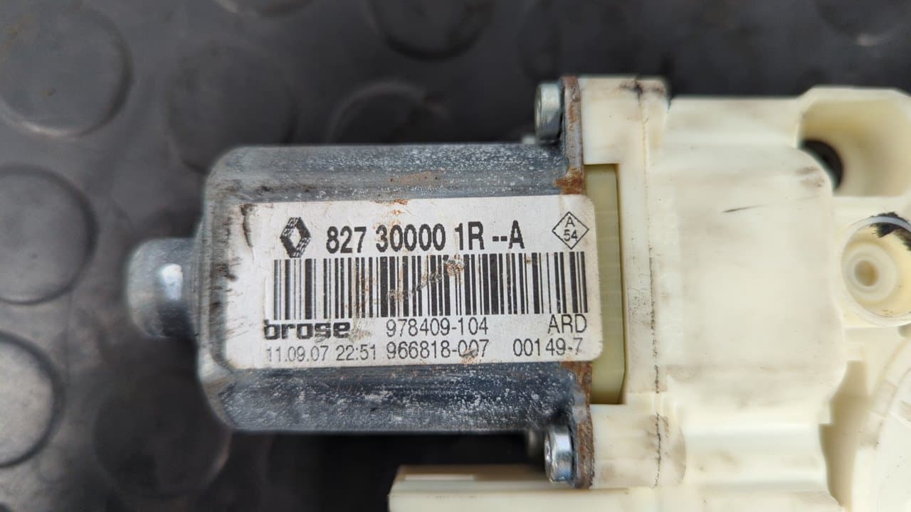 Recambio de ELEVALUNAS TRASERO DERECHO para RENAULT LAGUNA III Authentique M9RG7 referencia OEM IAM 827000001R    - NEGRO 9