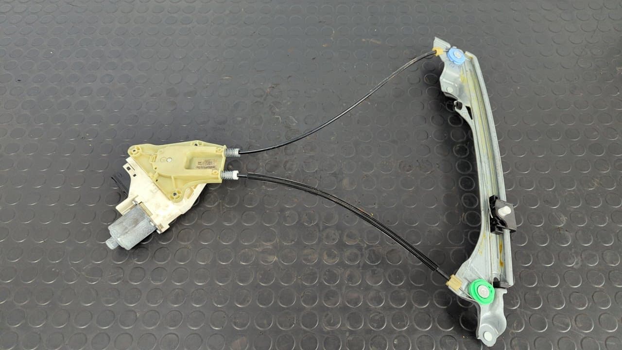 Recambio de ELEVALUNAS TRASERO DERECHO para RENAULT LAGUNA III Authentique M9RG7 referencia OEM IAM 827000001R    - NEGRO 4