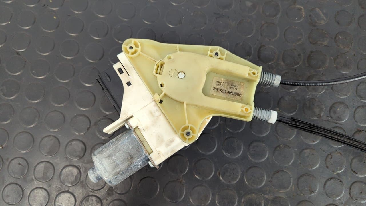 Recambio de ELEVALUNAS TRASERO DERECHO para RENAULT LAGUNA III Authentique M9RG7 referencia OEM IAM 827000001R    - NEGRO 3