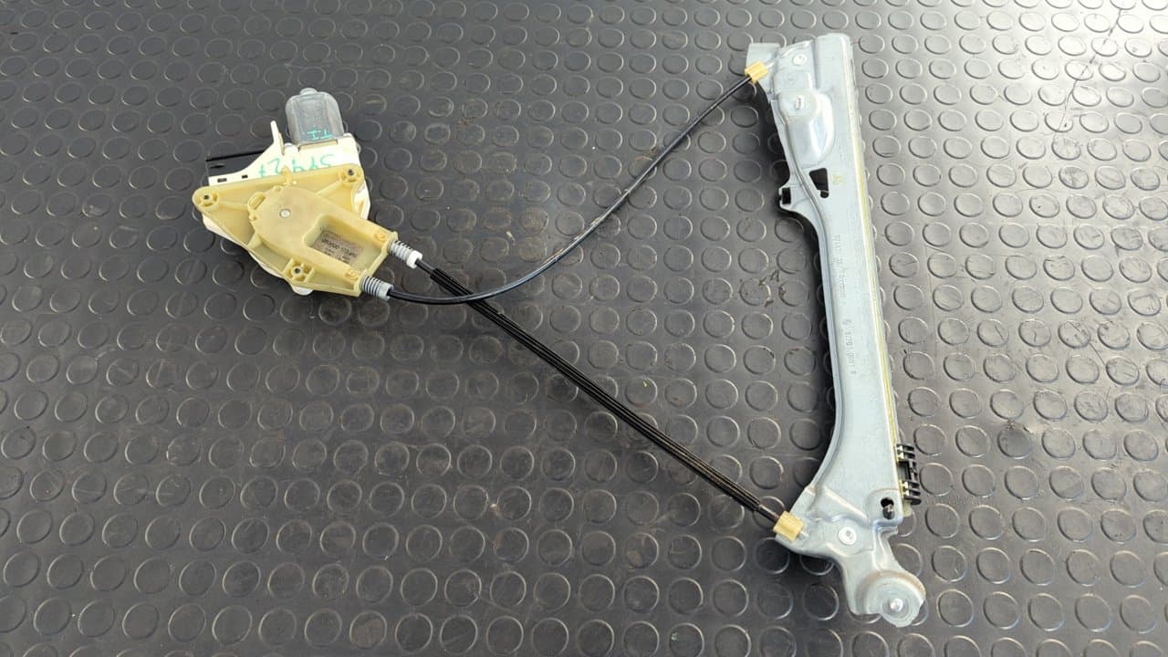 Recambio de ELEVALUNAS TRASERO IZQUIERDO para RENAULT LAGUNA III Authentique M9RG7 referencia OEM IAM 827010001R    - NEGRO 9