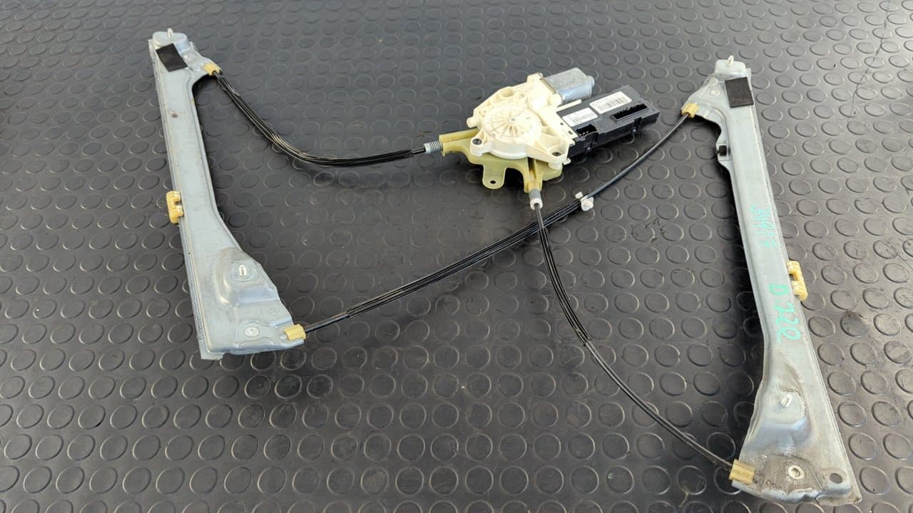 Recambio de ELEVALUNAS DELANTERO IZQUIERDO para RENAULT LAGUNA III Authentique M9RG7 referencia OEM IAM 807010002R    - NEGRO