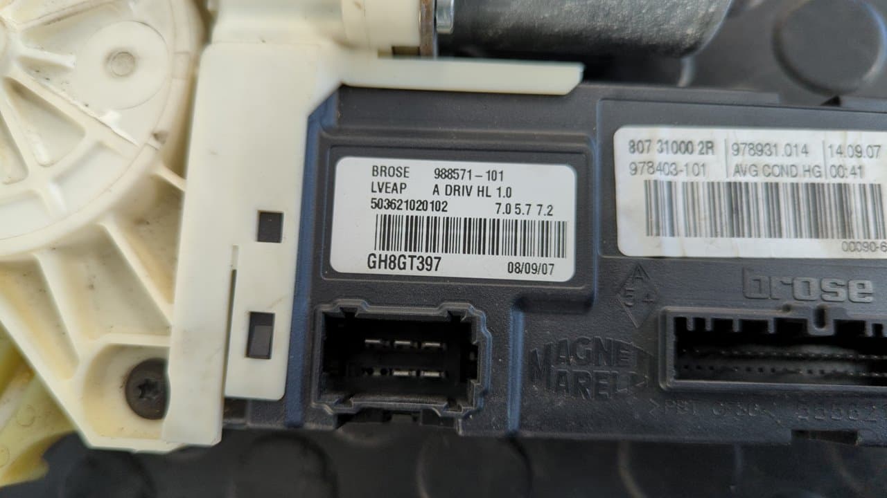 Recambio de ELEVALUNAS DELANTERO IZQUIERDO para RENAULT LAGUNA III Authentique M9RG7 referencia OEM IAM 807010002R    - NEGRO 10