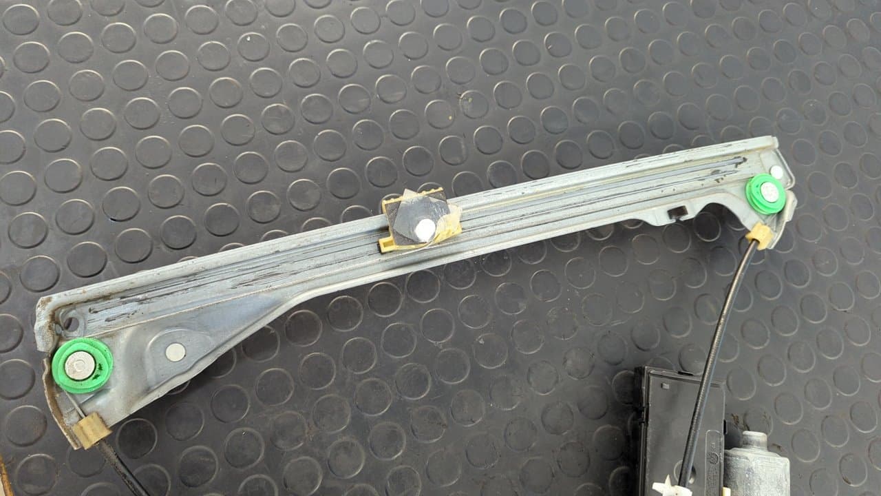 Recambio de ELEVALUNAS DELANTERO IZQUIERDO para RENAULT LAGUNA III Authentique M9RG7 referencia OEM IAM 807010002R    - NEGRO 5