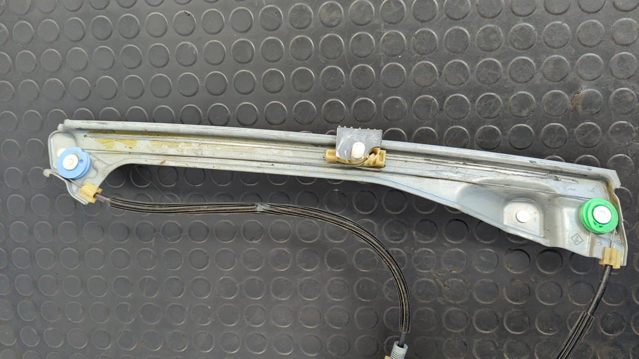 Recambio de ELEVALUNAS DELANTERO IZQUIERDO para RENAULT LAGUNA III Authentique M9RG7 referencia OEM IAM 807010002R    - NEGRO 7