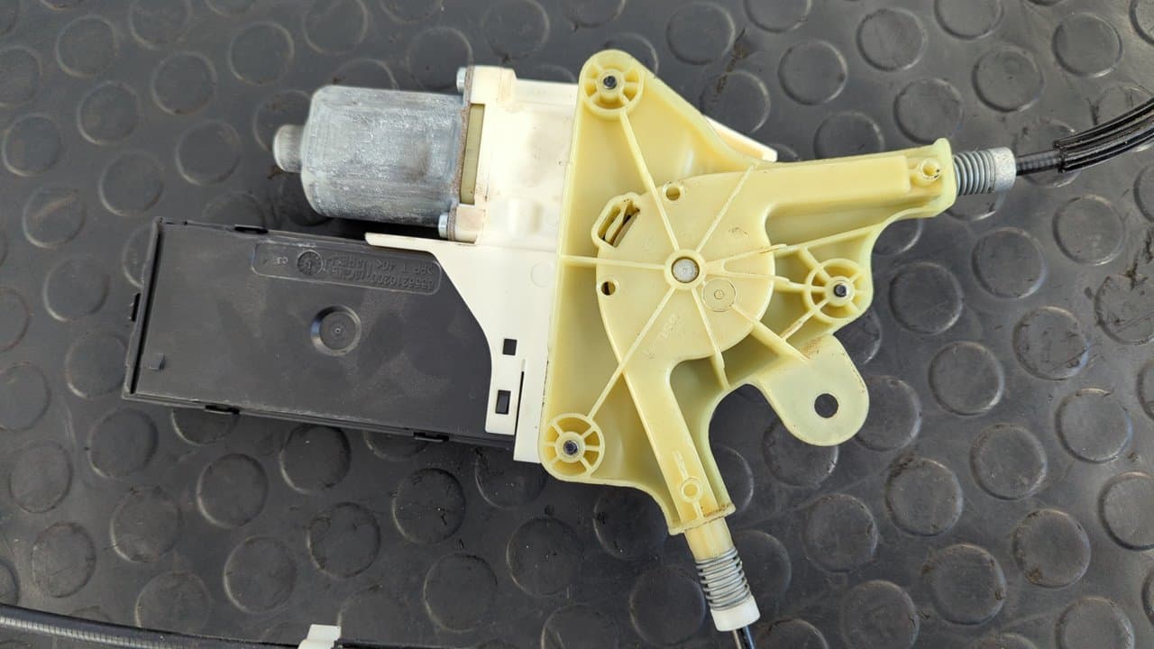 Recambio de ELEVALUNAS DELANTERO IZQUIERDO para RENAULT LAGUNA III Authentique M9RG7 referencia OEM IAM 807010002R    - NEGRO 3