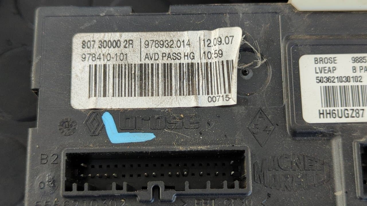 Recambio de ELEVALUNAS DELANTERO DERECHO para RENAULT LAGUNA III Authentique M9RG7 referencia OEM IAM 807000002R    - NEGRO 2