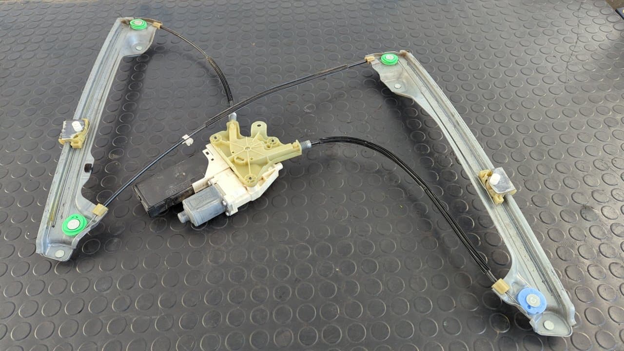 Recambio de ELEVALUNAS DELANTERO DERECHO para RENAULT LAGUNA III Authentique M9RG7 referencia OEM IAM 807000002R    - NEGRO 3