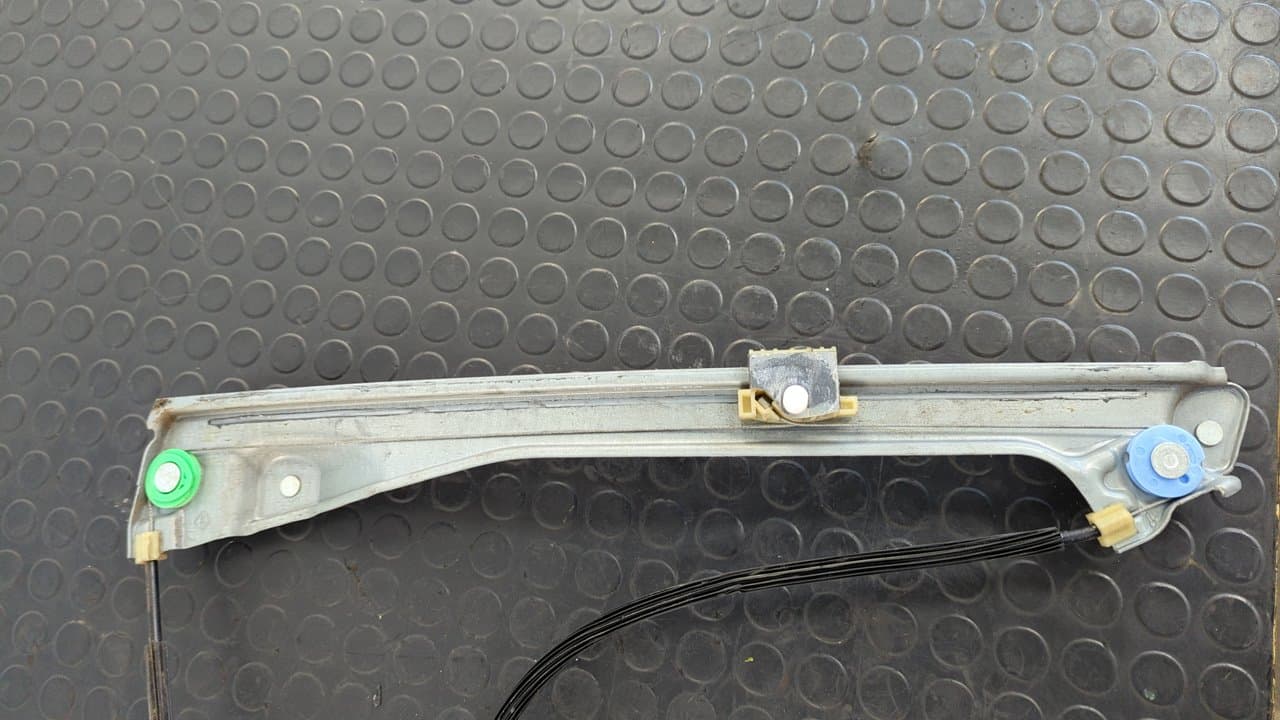 Recambio de ELEVALUNAS DELANTERO DERECHO para RENAULT LAGUNA III Authentique M9RG7 referencia OEM IAM 807000002R    - NEGRO 10