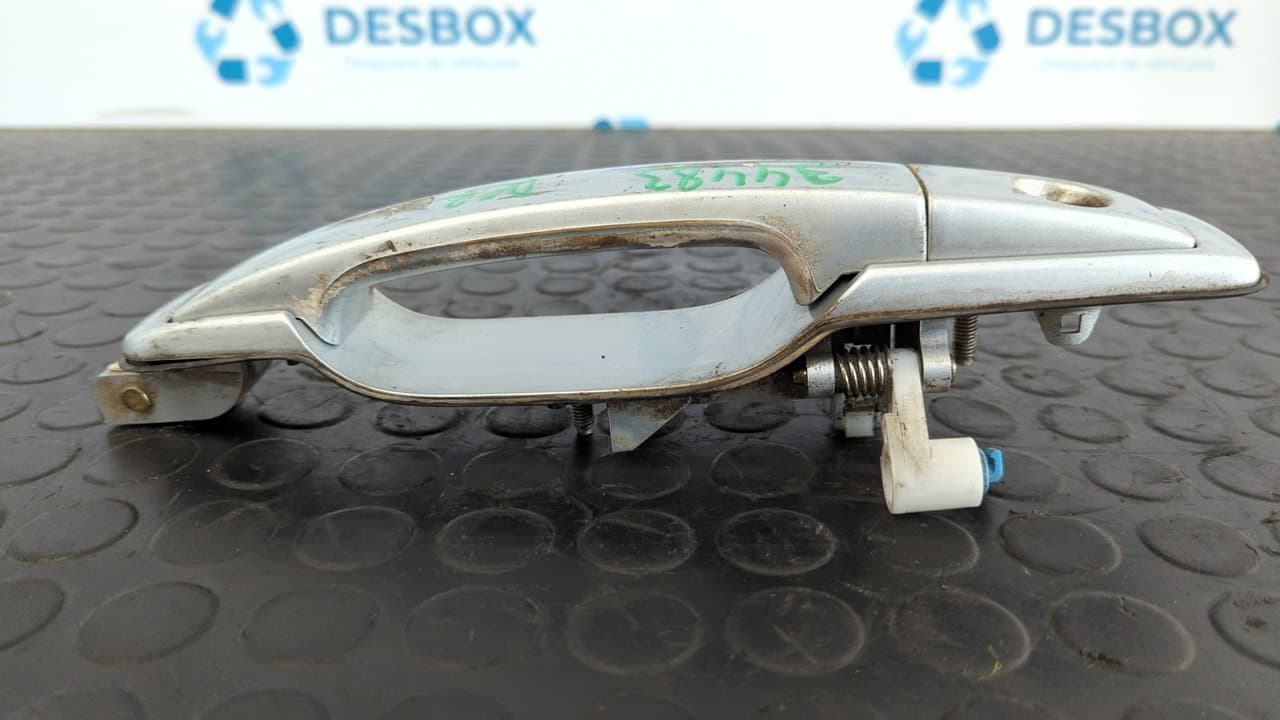 Recambio de MANETA DELANTERA DERECHA para SSANGYONG RODIUS Xdi Deluxe 4WD D27DT referencia OEM IAM    - PLATA 2