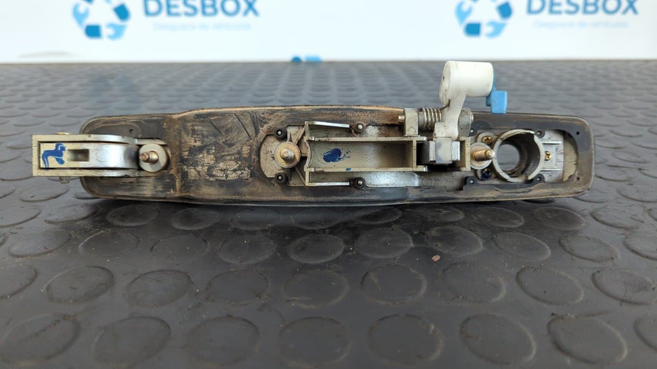 Recambio de MANETA DELANTERA DERECHA para SSANGYONG RODIUS Xdi Deluxe 4WD D27DT referencia OEM IAM    - PLATA 4