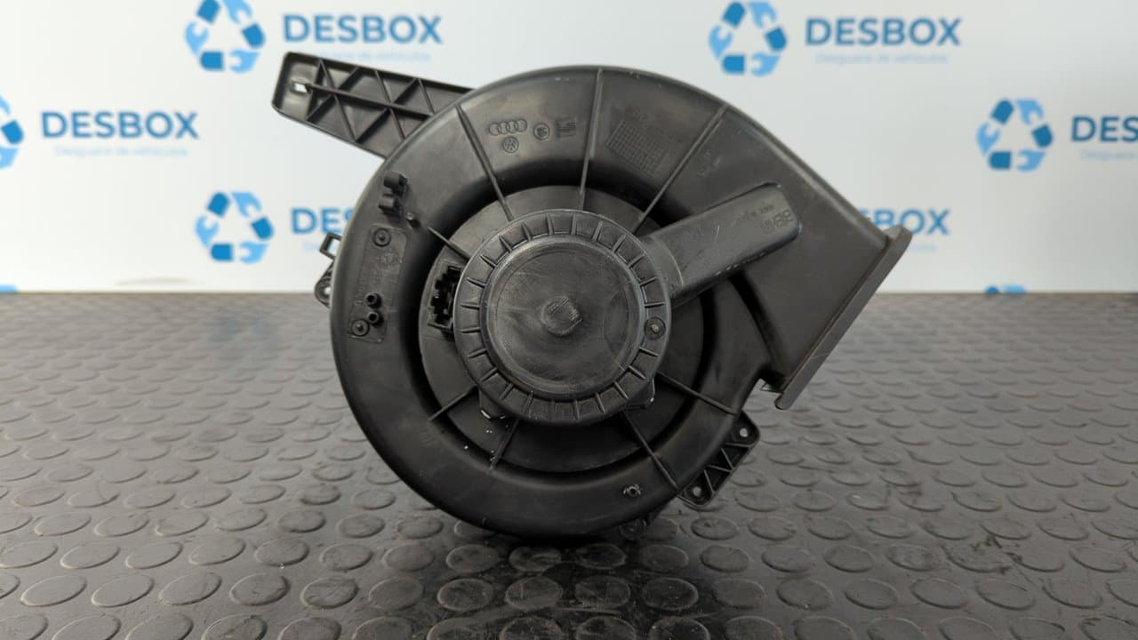 Recambio de MOTOR CALEFACCION para VOLKSWAGEN POLO (6C1) Advance BlueMotion CUS referencia OEM IAM 6R1819015   - AZUL