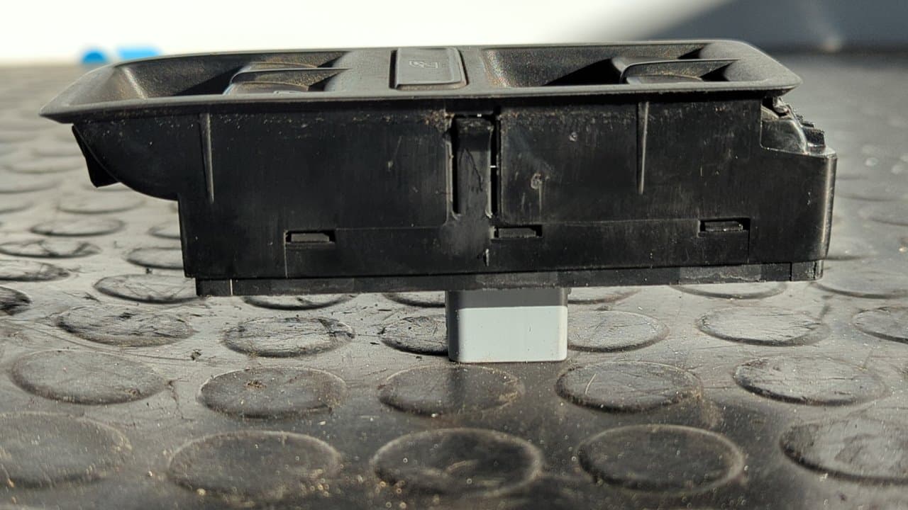 Recambio de MANDO ELEVALUNAS DELANTERO IZQUIERDO para VOLKSWAGEN POLO (6C1) Advance BlueMotion CUS referencia OEM IAM 6R0867255K    - AZUL 5