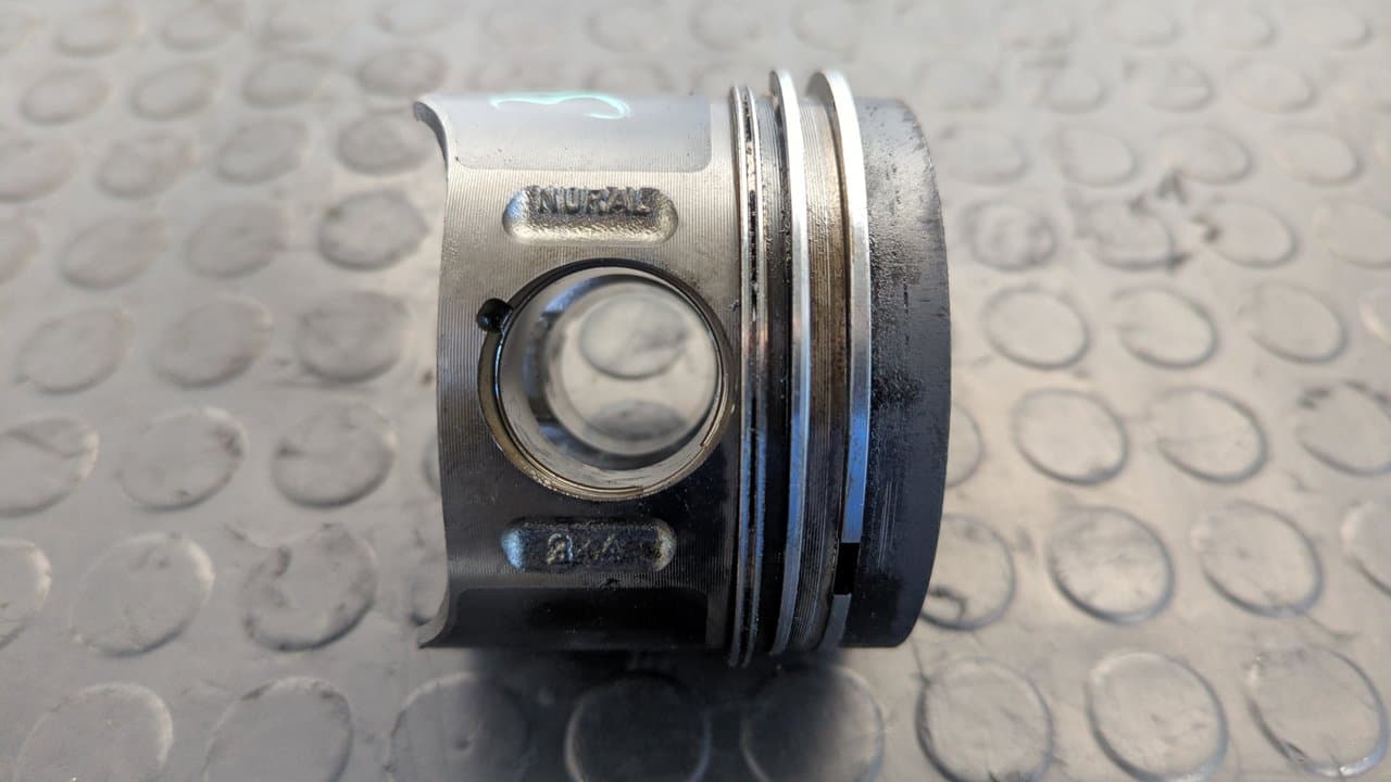 Recambio de PISTON para MERCEDES-BENZ VITO MIXTO 06.2003 -> 111  CDI  Compacto  (639.601) 646982 referencia OEM IAM 8854   - BLANCO 2