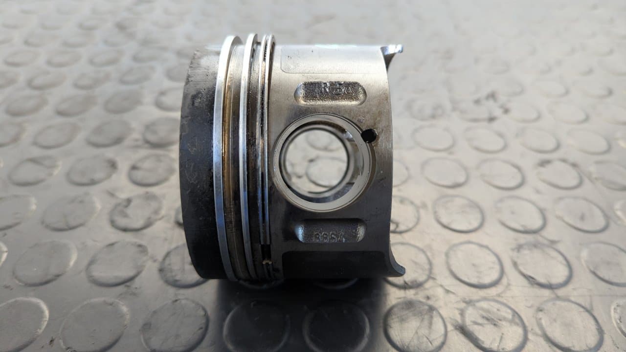 Recambio de PISTON para MERCEDES-BENZ VITO MIXTO 06.2003 -> 111  CDI  Compacto  (639.601) 646982 referencia OEM IAM 8854   - BLANCO 6