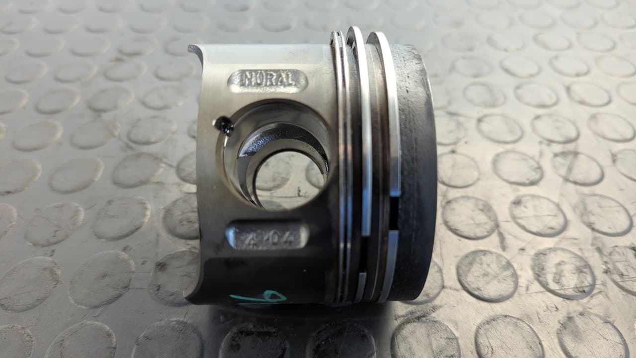 Recambio de PISTON para MERCEDES-BENZ VITO MIXTO 06.2003 -> 111  CDI  Compacto  (639.601) 646982 referencia OEM IAM 8854   - BLANCO 4