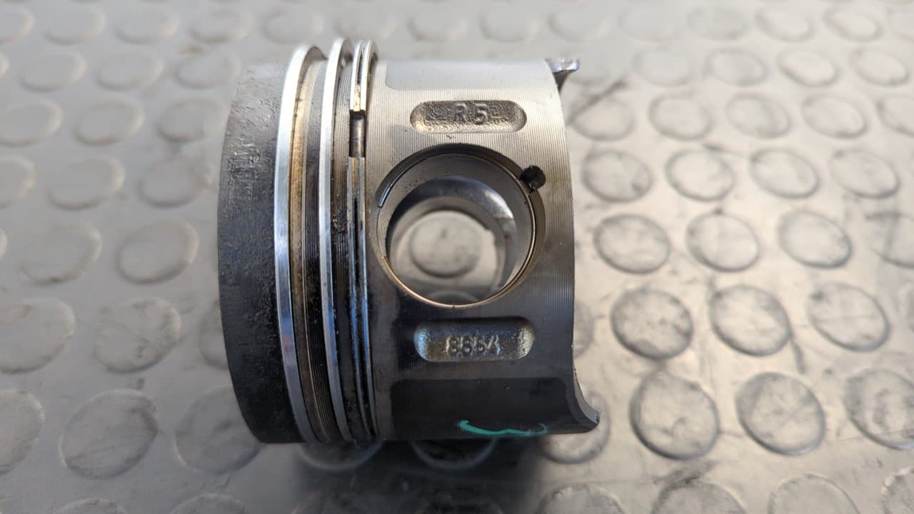 Recambio de PISTON para MERCEDES-BENZ VITO MIXTO 06.2003 -> 111  CDI  Compacto  (639.601) 646982 referencia OEM IAM 8854   - BLANCO 5
