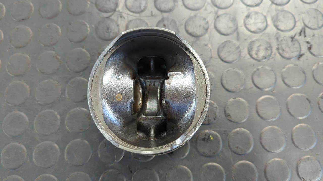 Recambio de PISTON para MERCEDES-BENZ VITO MIXTO 06.2003 -> 111  CDI  Compacto  (639.601) 646982 referencia OEM IAM 8854   - BLANCO 6