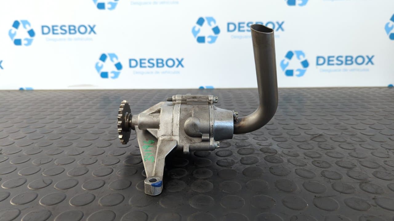 Recambio de BOMBA ACEITE para MERCEDES-BENZ VITO MIXTO 06.2003 -> 111  CDI  Compacto  (639.601) 646982 referencia OEM IAM 6111810201   - BLANCO 8