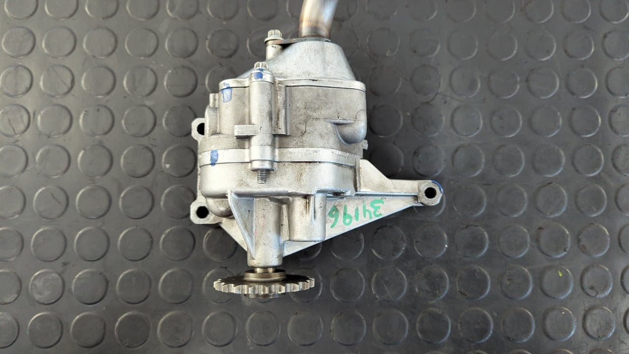 Recambio de BOMBA ACEITE para MERCEDES-BENZ VITO MIXTO 06.2003 -> 111  CDI  Compacto  (639.601) 646982 referencia OEM IAM 6111810201   - BLANCO 5