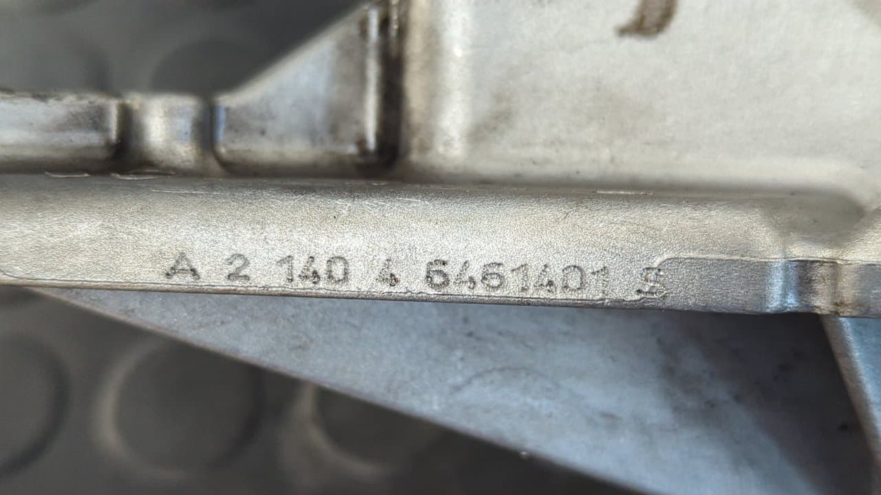 Recambio de BOMBA ACEITE para MERCEDES-BENZ VITO MIXTO 06.2003 -> 111  CDI  Compacto  (639.601) 646982 referencia OEM IAM 6111810201   - BLANCO 9