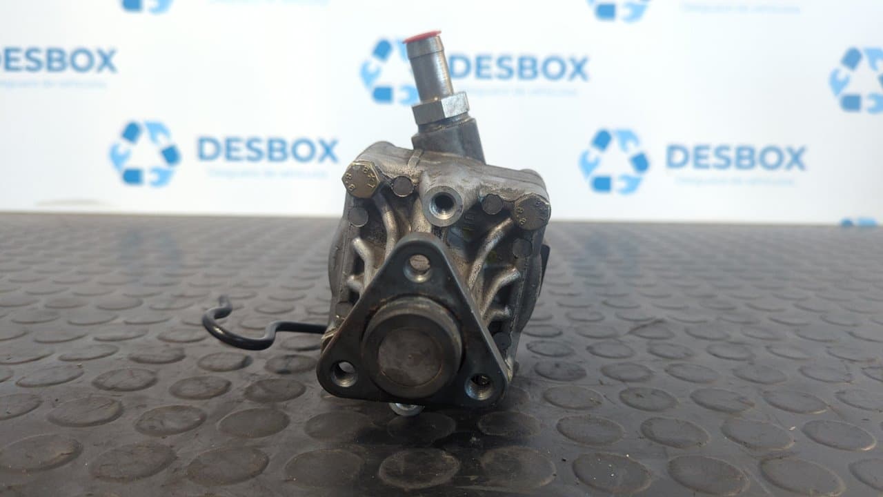 Recambio de BOMBA DIRECCION para AUDI A4 AVANT (B5) 1.8 T Avant AEB referencia OEM IAM 8D0145156A    - BLANCO