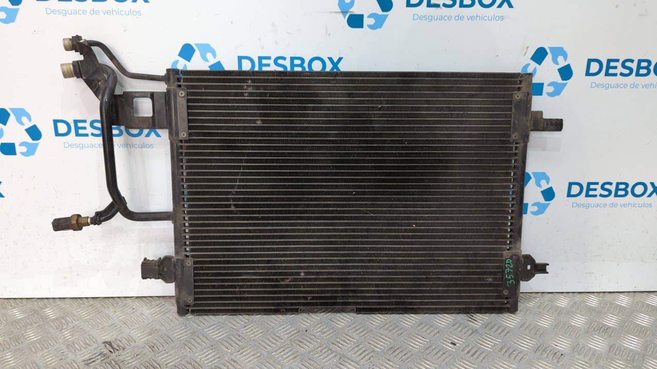 Recambio de CONDENSADOR / RADIADOR  AIRE ACONDICIONADO para AUDI A4 AVANT (B5) 1.8 T Avant AEB referencia OEM IAM 8D0260401D    - BLANCO