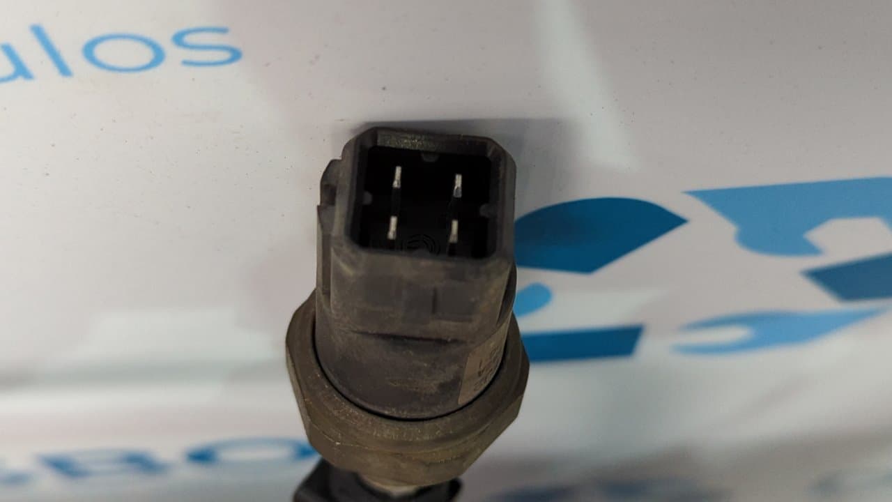 Recambio de CONDENSADOR / RADIADOR  AIRE ACONDICIONADO para AUDI A4 AVANT (B5) 1.8 T Avant AEB referencia OEM IAM 8D0260401D    - BLANCO 3