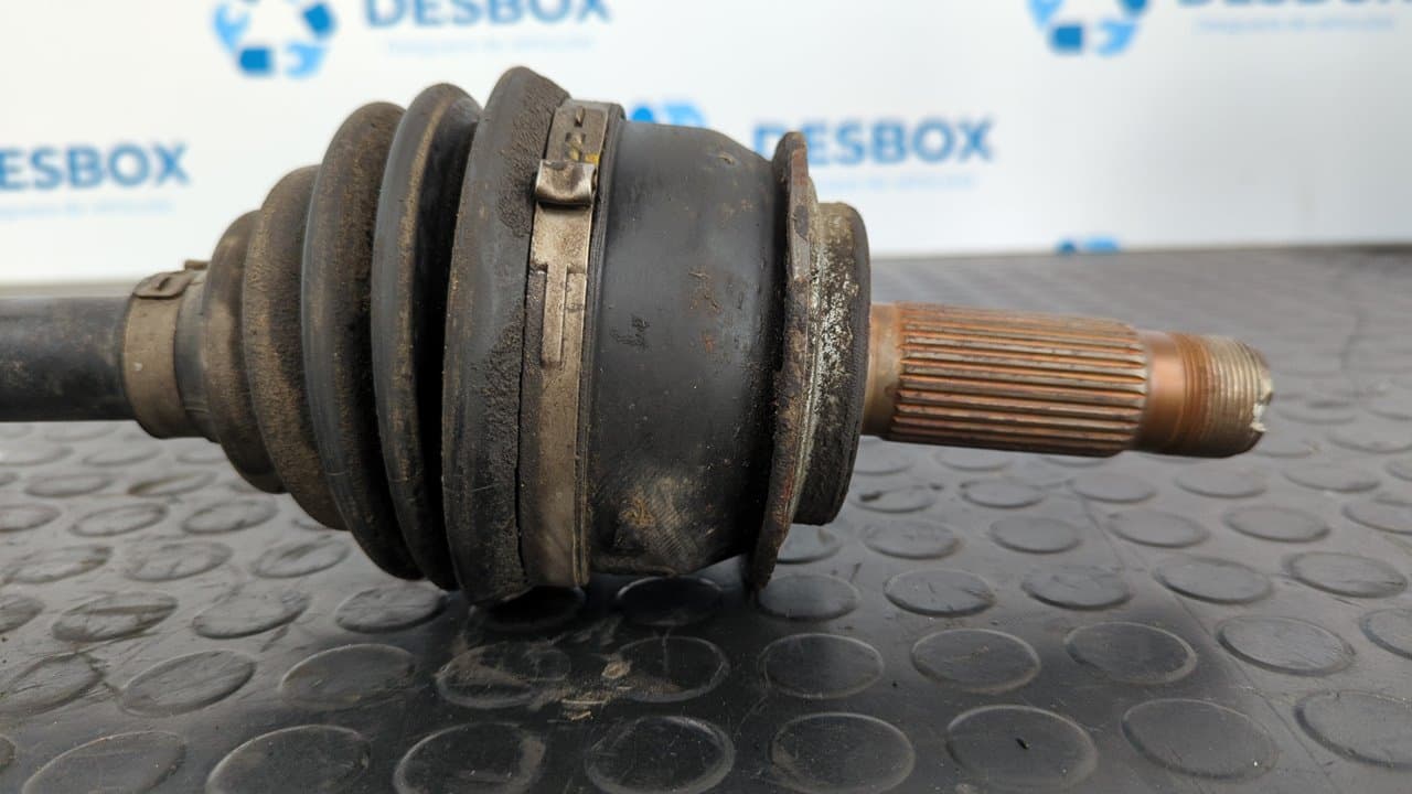 Recambio de TRANSMISION TRASERA DERECHA para MERCEDES-BENZ VITO MIXTO 06.2003 -> 111  CDI  Compacto  (639.601) 646982 referencia OEM IAM    - BLANCO 2