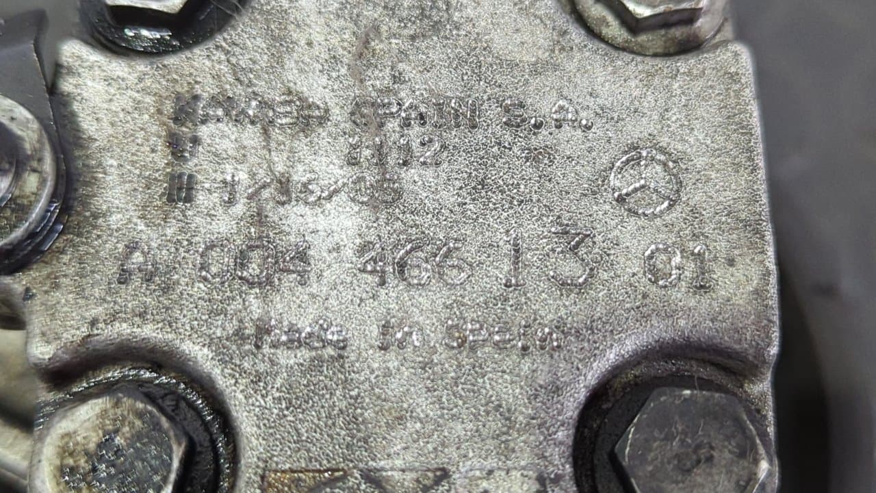 Recambio de BOMBA DIRECCION para MERCEDES-BENZ CLASE C (W203) BERLINA OM646963 referencia OEM IAM A0044661301   - NEGRO 5