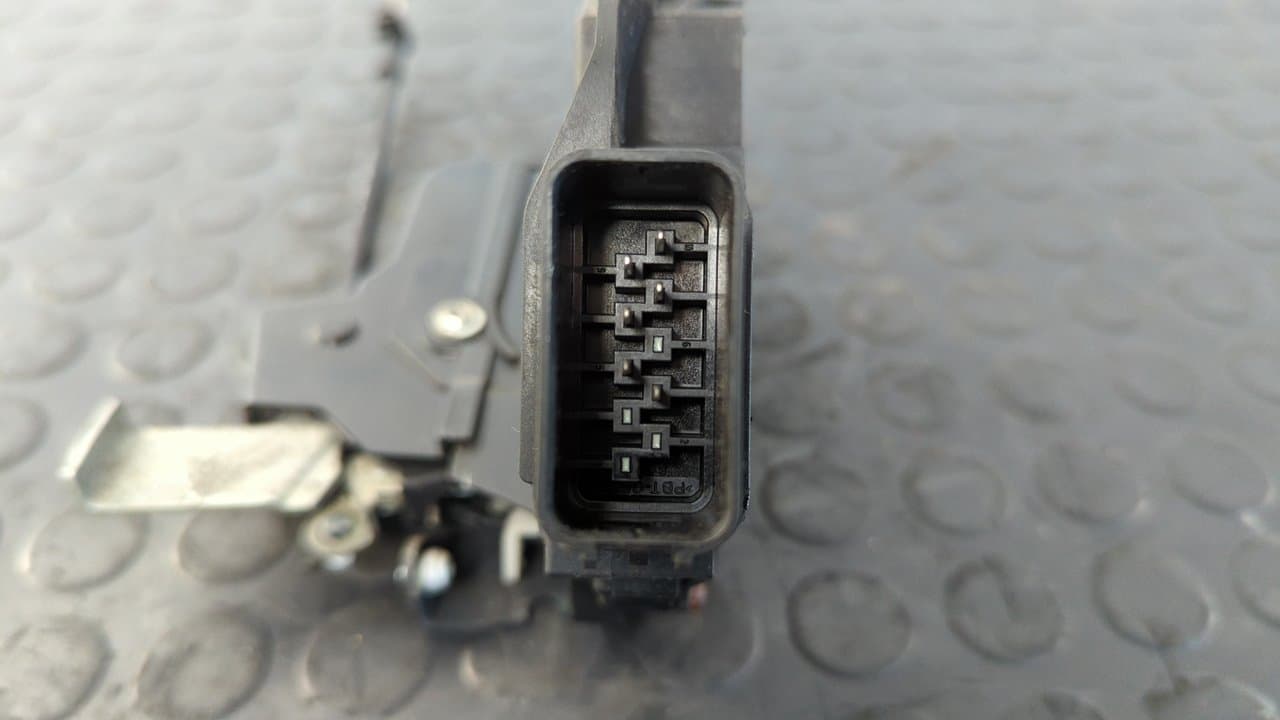 Recambio de CERRADURA PUERTA TRASERA DERECHA para FORD FOCUS LIM. (CB4) 1.6 TDCi CAT HHDA referencia OEM IAM 4M5AR26412BE   - BLANCO 2