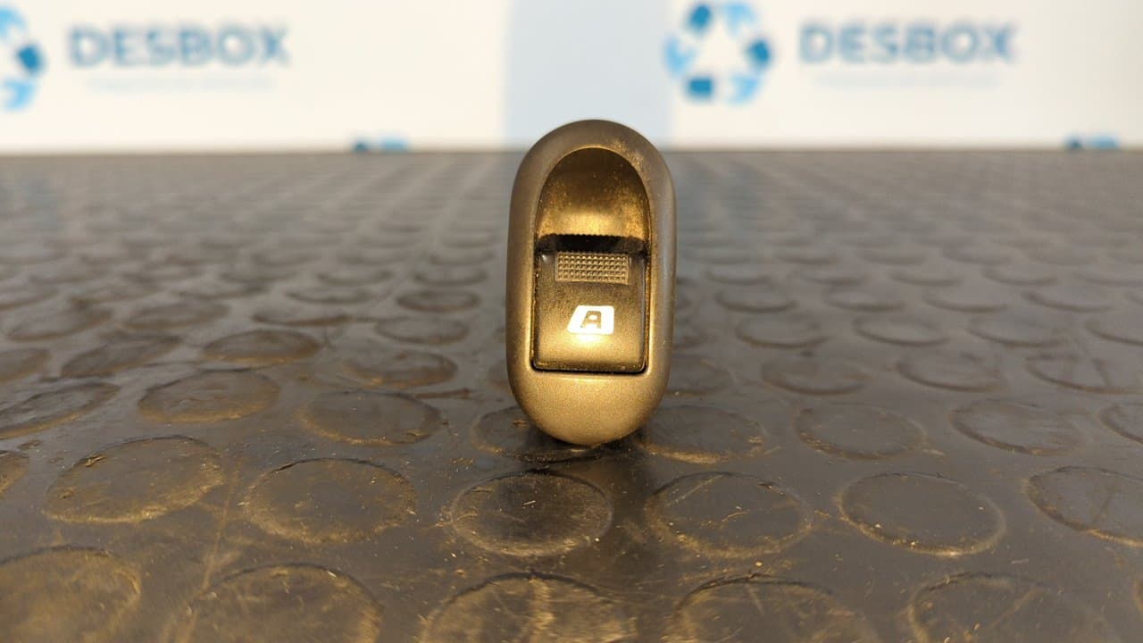 Recambio de MANDO ELEVALUNAS DELANTERO DERECHO para CITROEN C3 1.4 HDi Audace 8HZDV4TD referencia OEM IAM 96401469XT