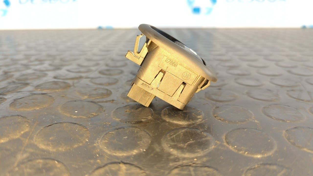 Recambio de MANDO ELEVALUNAS DELANTERO DERECHO para CITROEN C3 1.4 HDi Audace 8HZDV4TD referencia OEM IAM 96401469XT 4