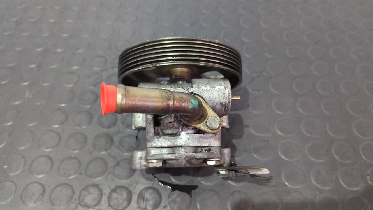 Recambio de BOMBA DIRECCION para FORD FIESTA (CBK) Ambiente F6JA referencia OEM IAM 9637000880    - BLANCO 2