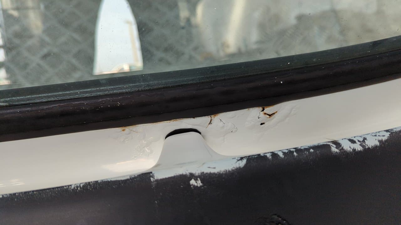 Recambio de PORTON TRASERO para FORD FIESTA BERL./COURIER Si LJC referencia OEM IAM    - BLANCO 2