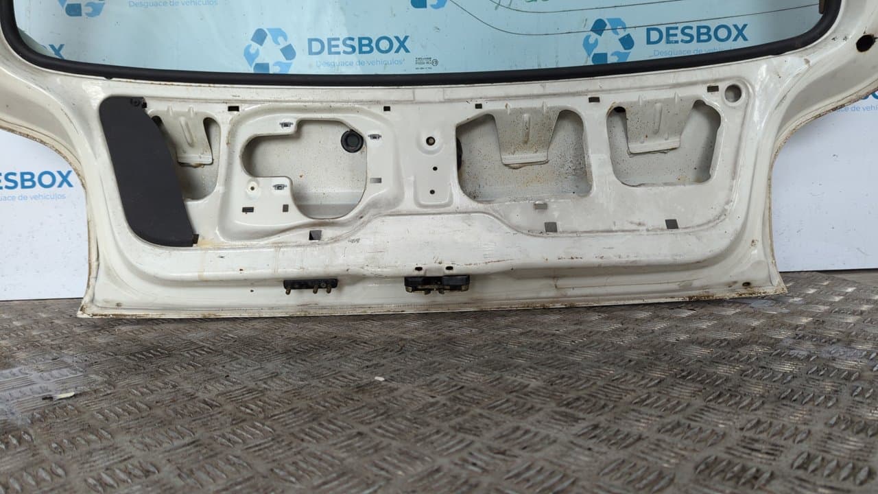 Recambio de PORTON TRASERO para FORD FIESTA BERL./COURIER Si LJC referencia OEM IAM    - BLANCO 3