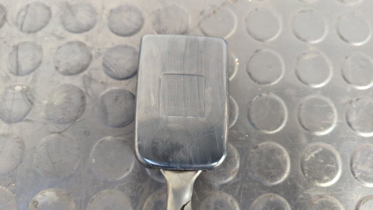 Recambio de ENGANCHE CINTURON  TRASERO MEDIO DOBLE  para FORD TRANSIT, CAJA ABIERTA 86/92 Caja abierta  FT 100 largo D4DA referencia OEM IAM 92VBV61204DB   - BLANCO 2