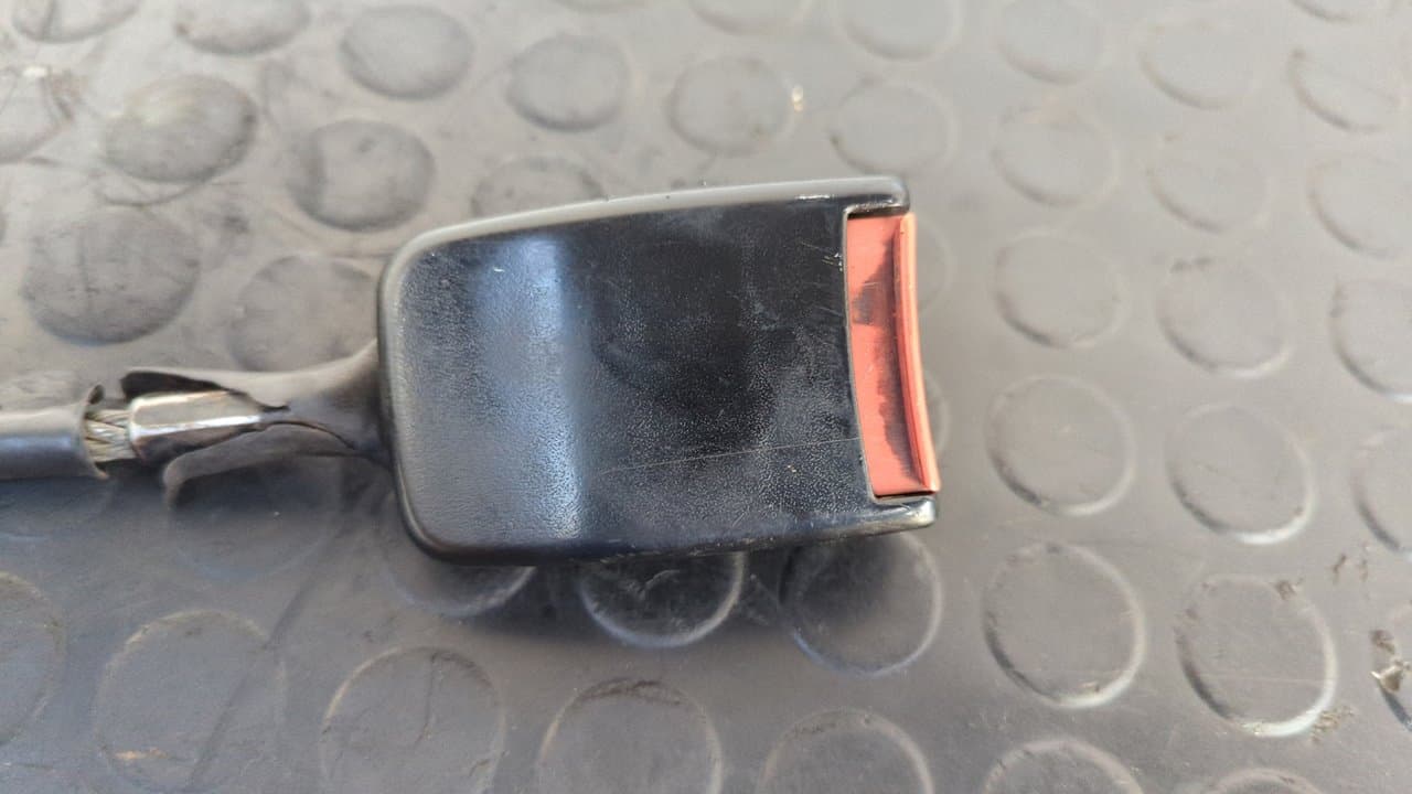 Recambio de ENGANCHE CINTURON  TRASERO MEDIO DOBLE  para FORD TRANSIT, CAJA ABIERTA 86/92 Caja abierta  FT 100 largo D4DA referencia OEM IAM 92VBV61204DB   - BLANCO 4