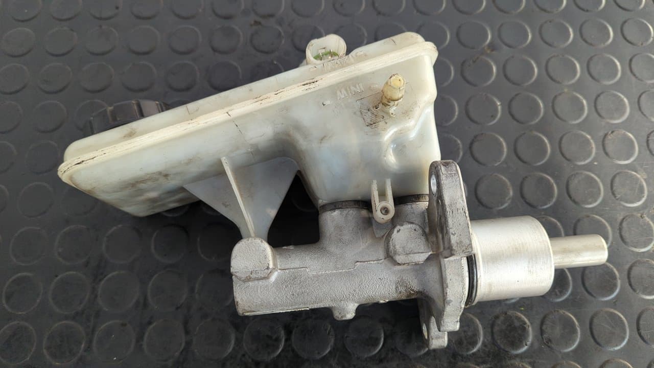 Recambio de BOMBA FRENO para RENAULT TRAFIC COMBI (AB 4.01) 9 - plazas  (L2H1)  acristalado, Combi largo G9UB7 referencia OEM IAM 32067008C   - BLANCO 3