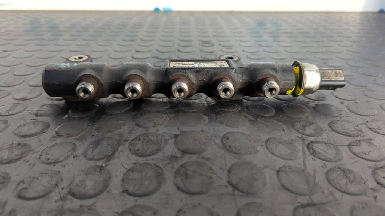 Recambio de RAMPA INYECTORA para CITROEN C3 1.4 8HX referencia OEM IAM 9654592680 5