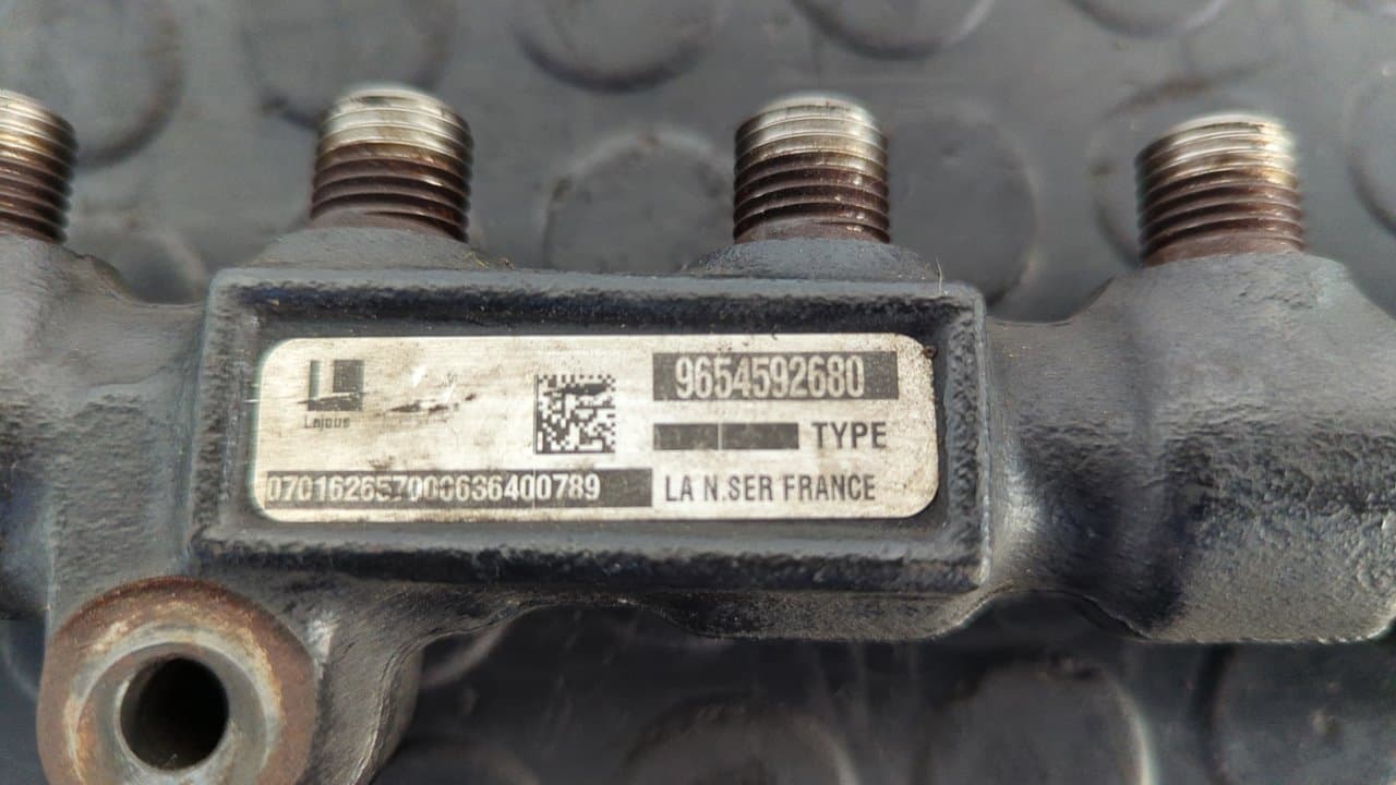 Recambio de RAMPA INYECTORA para CITROEN C3 1.4 8HX referencia OEM IAM 9654592680 3