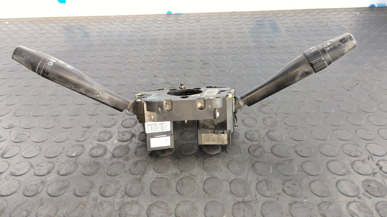 Recambio de MANDO MULTIFUNCION para NISSAN VANETTE CARGO (HC23) Familiar (5 asientos) LD23 referencia OEM IAM 54034812   - BLANCO 2