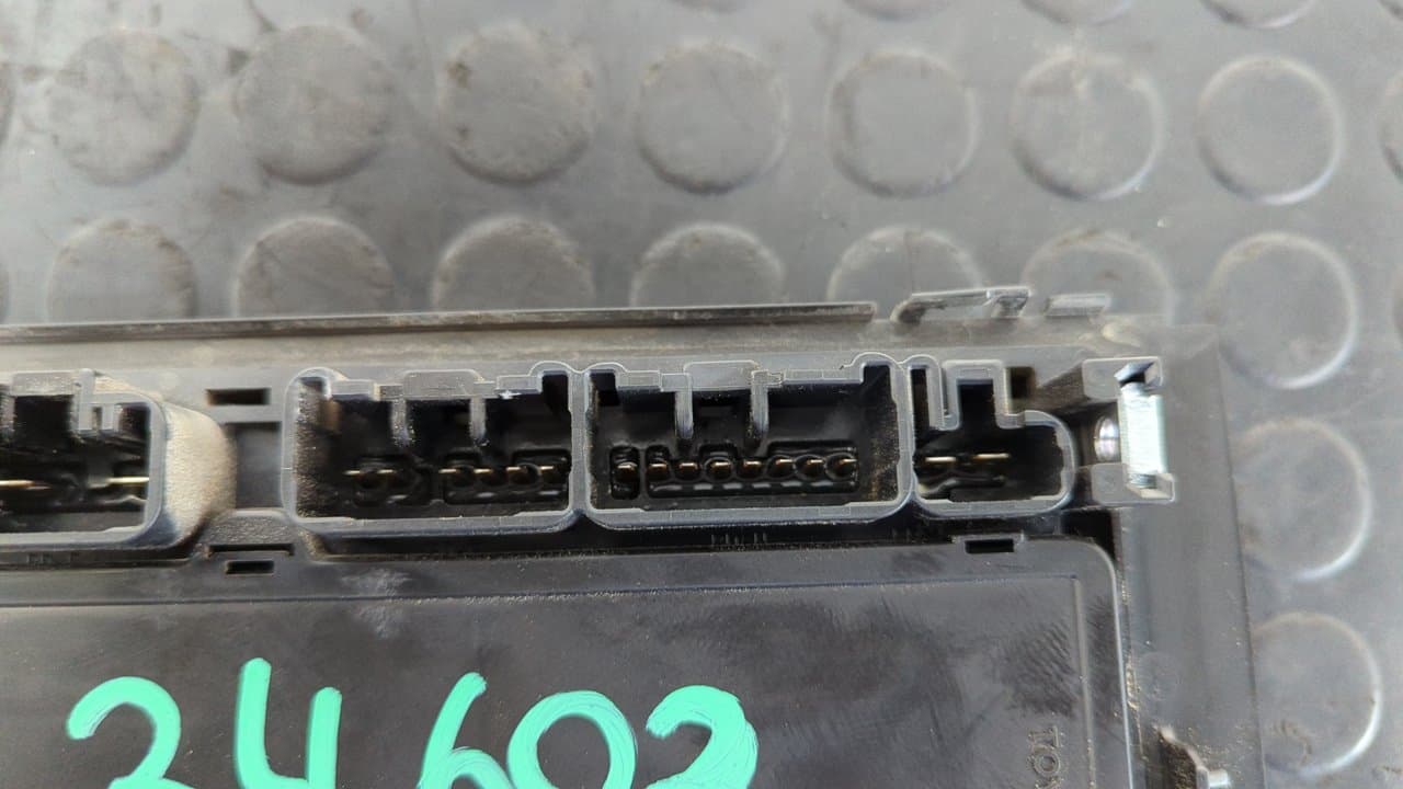 Recambio de MODULO ELECTRONICO para TOYOTA LEXUS RX 1MZ-FE referencia OEM IAM TOYOTA S050   - VERDE OSCURO 3