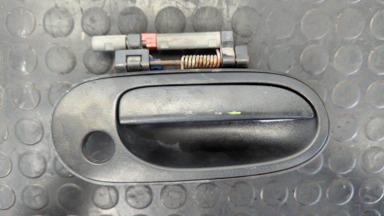 Recambio de MANETA DELANTERA DERECHA para NISSAN ALMERA TINO (V10M) referencia OEM IAM SA830613