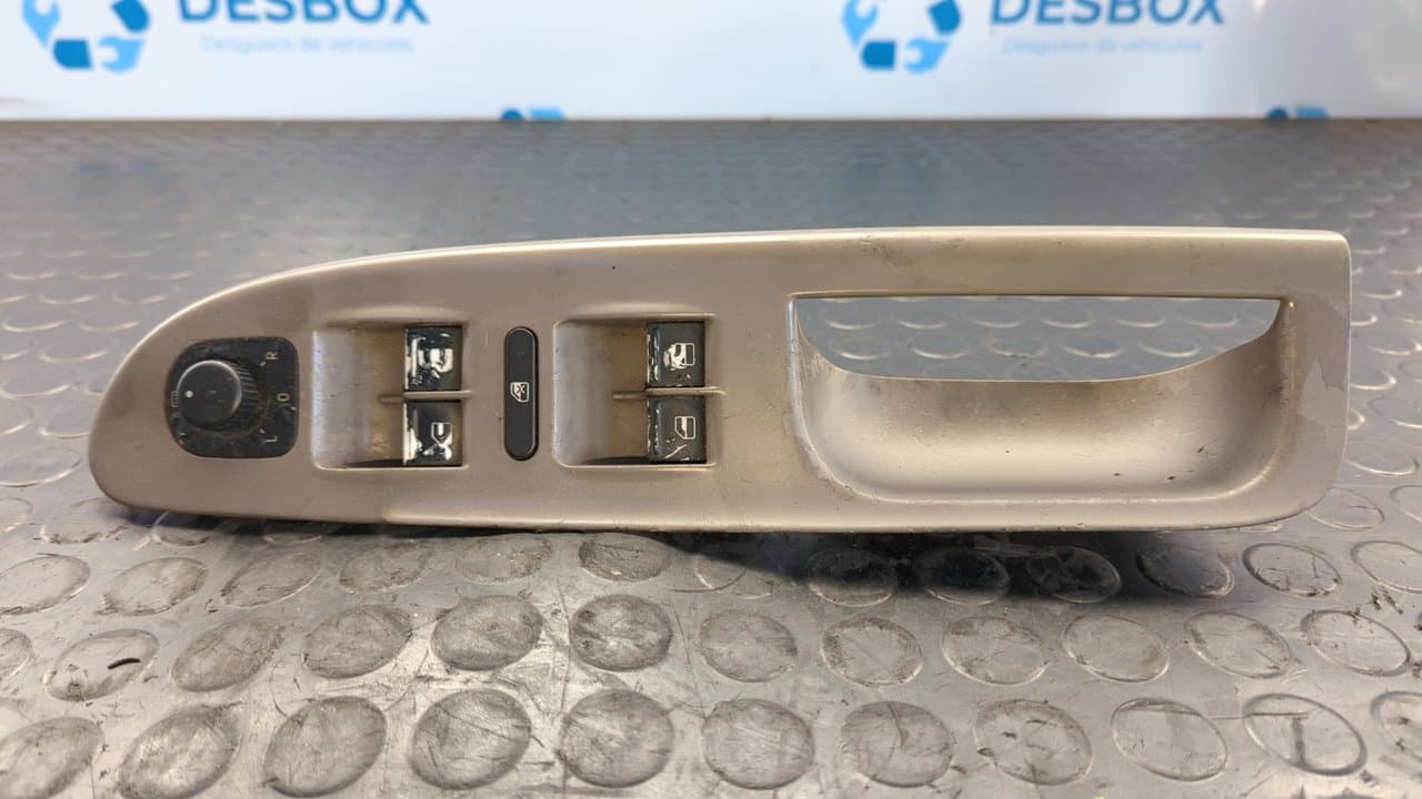 Recambio de MANDO ELEVALUNAS DELANTERO IZQUIERDO para VOLKSWAGEN PASSAT BERLINA (3C2) Advance BKP referencia OEM IAM 1K4959857   - GRIS