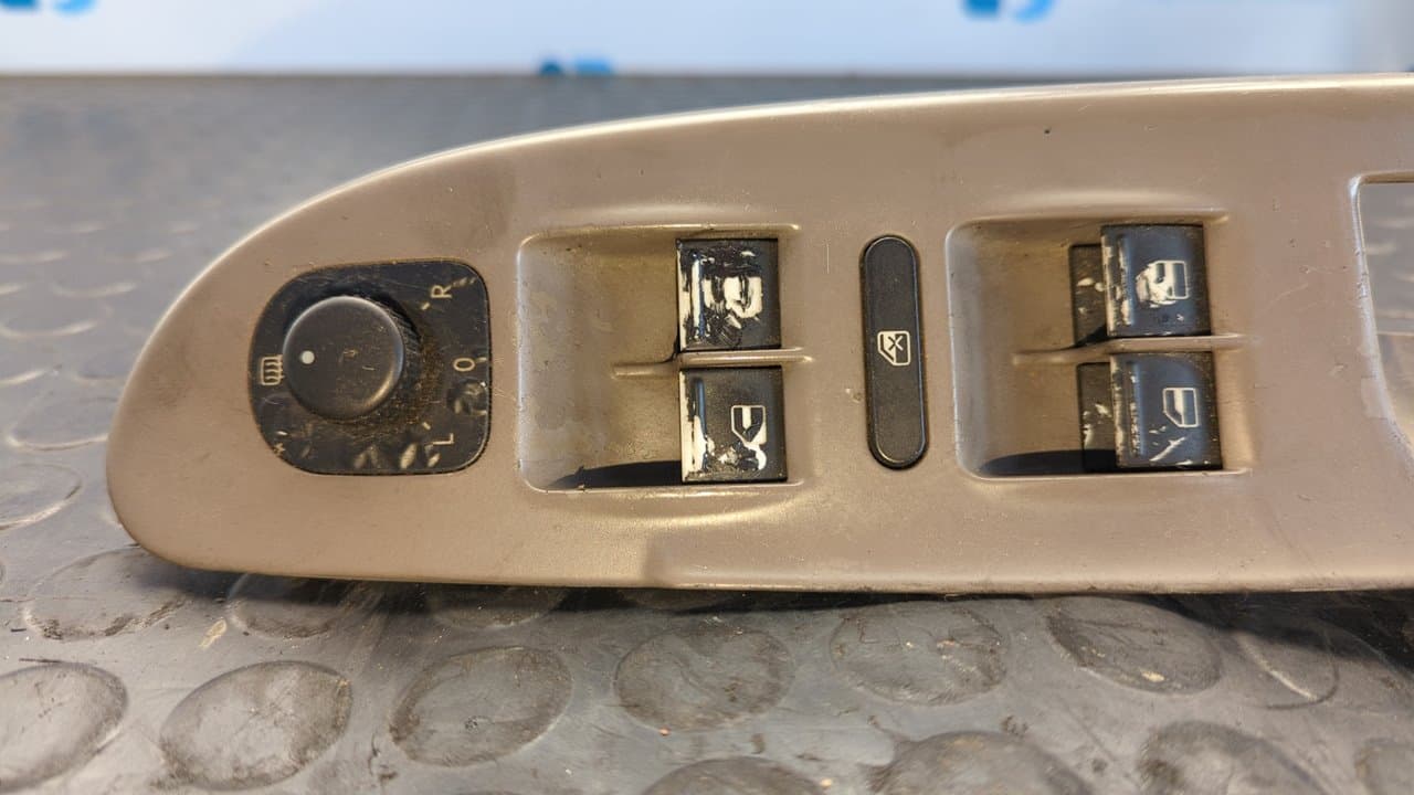 Recambio de MANDO ELEVALUNAS DELANTERO IZQUIERDO para VOLKSWAGEN PASSAT BERLINA (3C2) Advance BKP referencia OEM IAM 1K4959857   - GRIS 4